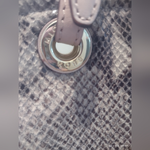 Michael kors purse - Picture 2 of 6